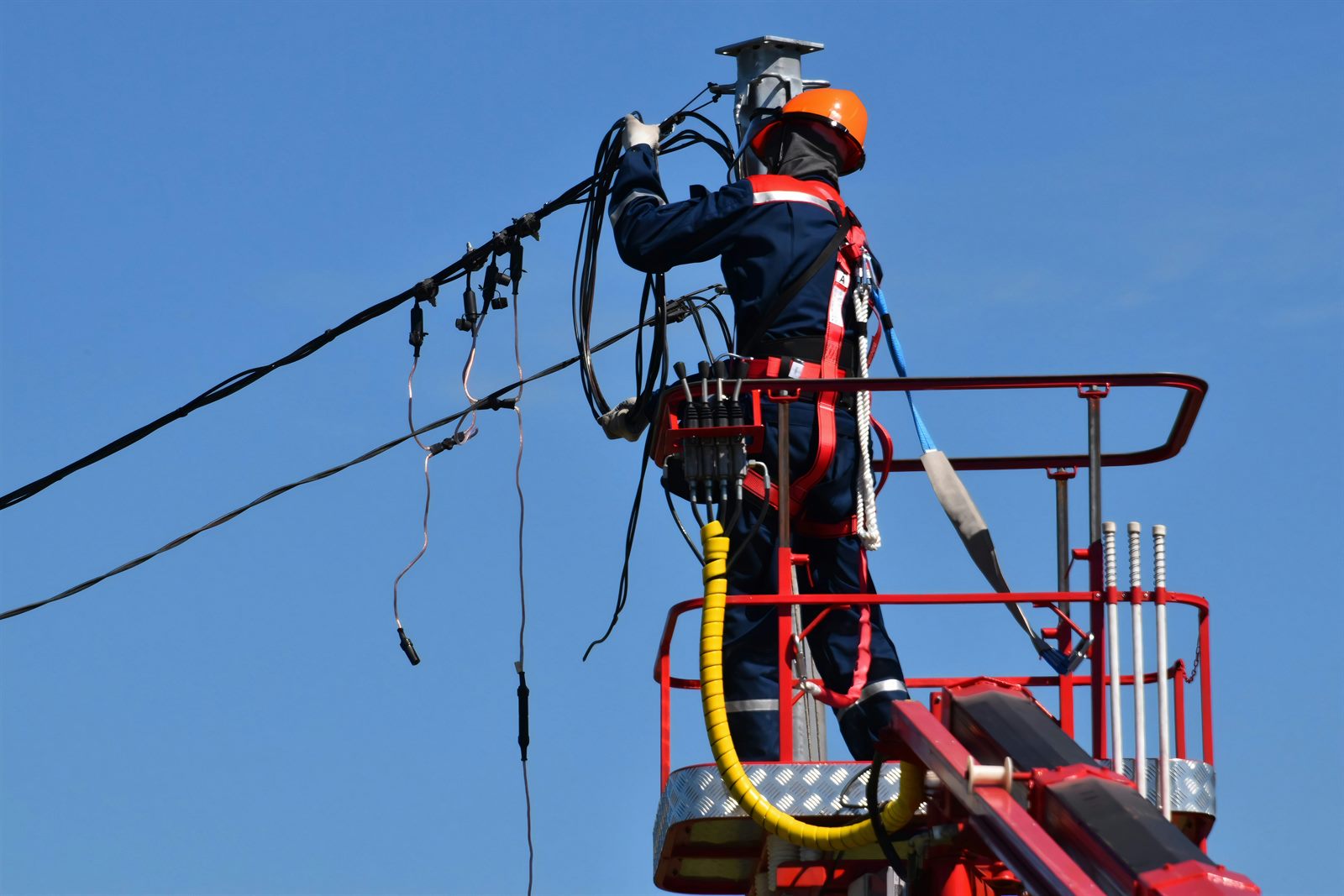 Cable reticulation and field installation work